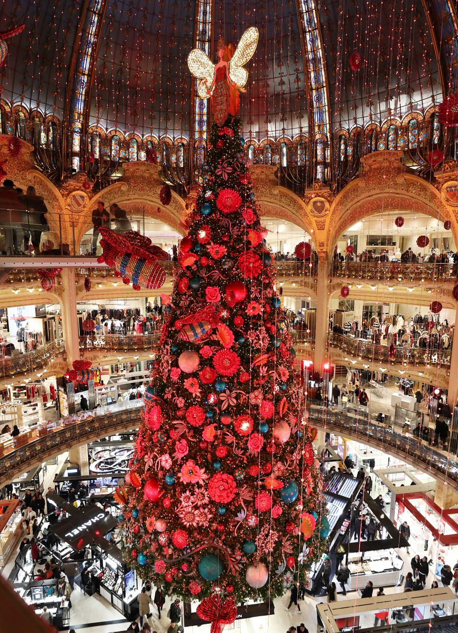 magical christmas tree at galeries lafayette