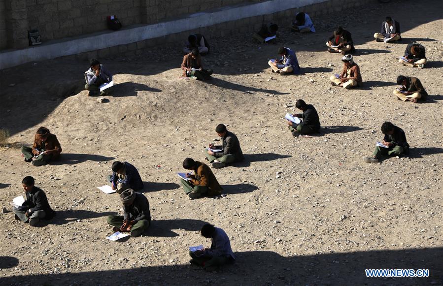 YEMEN-SANAA-WINTER-STUDENTS