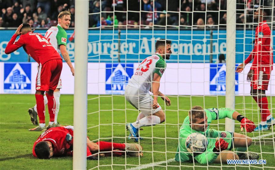 (SP)GERMANY-AUGSBURG-SOCCER-BUNDESLIGA-AUGSBURG VS MAINZ