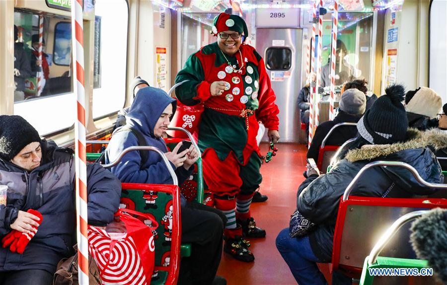 U.S.-CHICAGO-HOLIDAY TRAIN