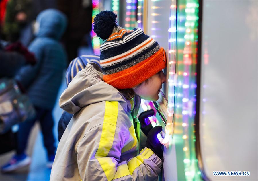 U.S.-CHICAGO-HOLIDAY TRAIN