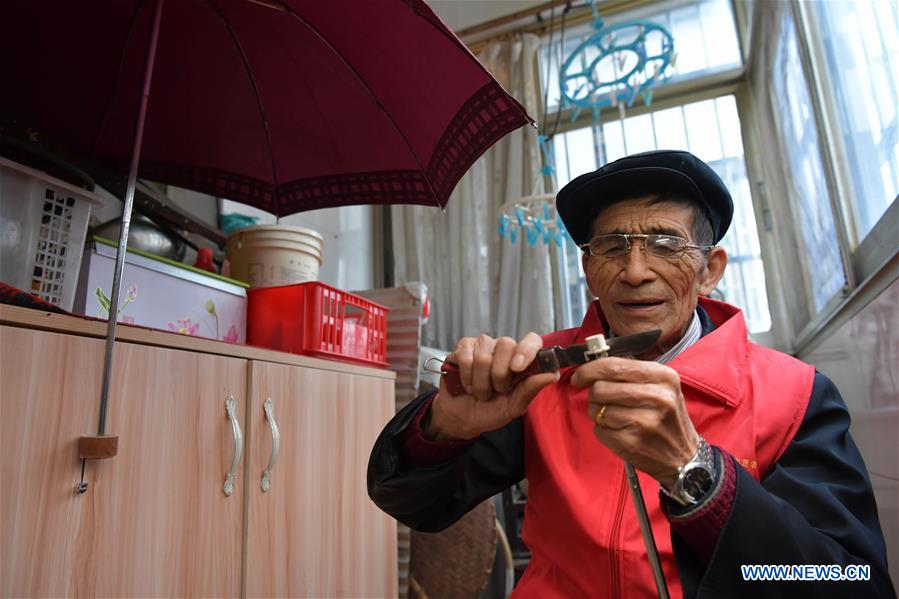 CHINA-NANCHANG-UMBRELLA-VOLUNTEER (CN)