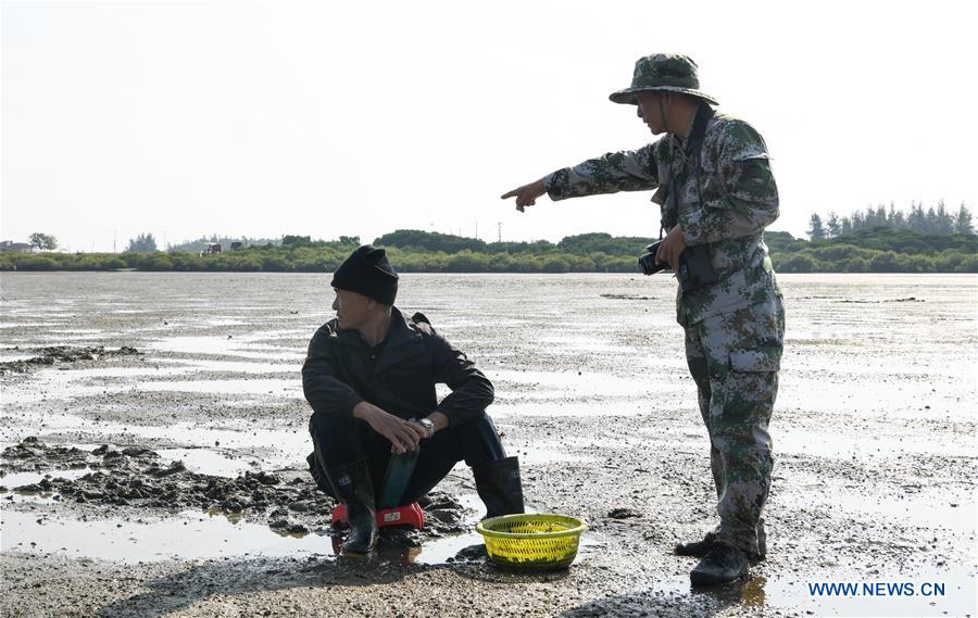 CHINA-HAINAN-MANGROVE RESERVE-GRASSROOT PERSONNEL(CN)