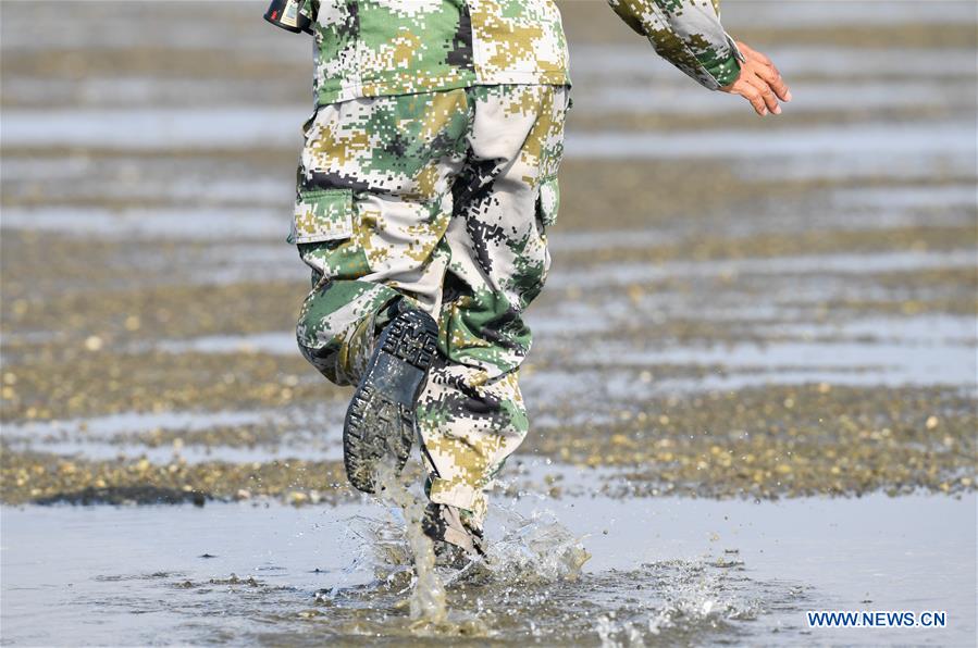 CHINA-HAINAN-MANGROVE RESERVE-GRASSROOT PERSONNEL(CN)