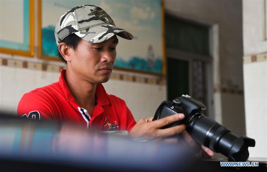 CHINA-HAINAN-MANGROVE RESERVE-GRASSROOT PERSONNEL(CN)