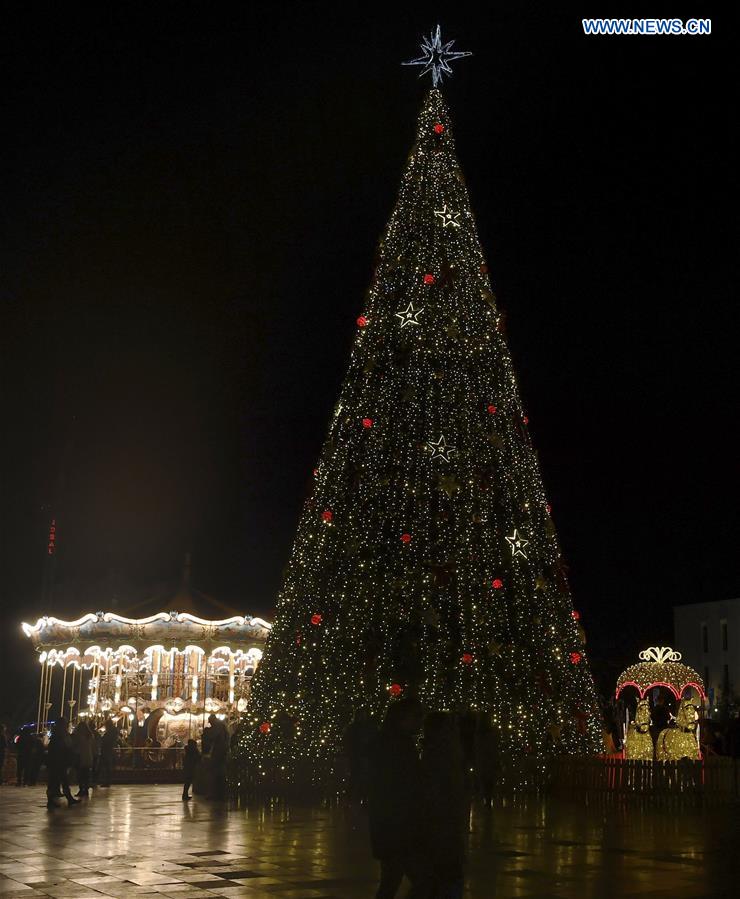 ALBANIA-TIRANA-CHRISTMAS-DECORATION