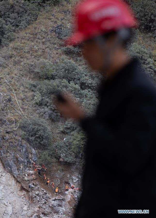 CHINA-SICHUAN-CLIFF-VILLAGE-ROAD CONSTRUCTION (CN)