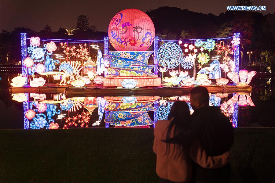 CHINA-WUHAN-EAST LAKE-LANTERN SHOW (CN)