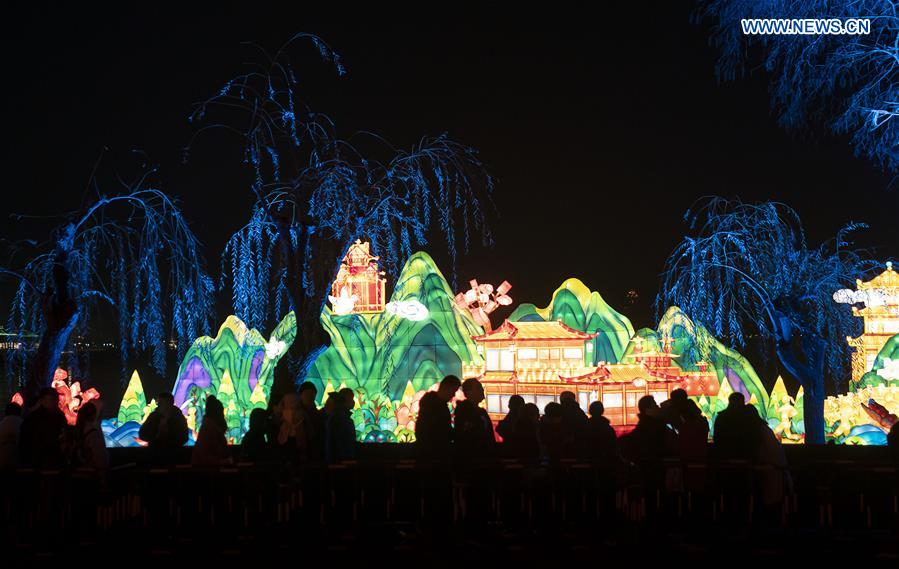 CHINA-WUHAN-EAST LAKE-LANTERN SHOW (CN)