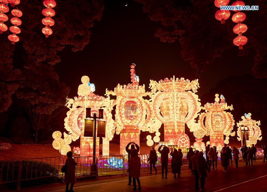 CHINA-WUHAN-EAST LAKE-LANTERN SHOW (CN)