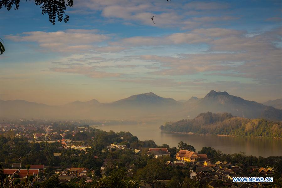 LAOS-LUANG PRABANG-MEKONG RIVER-SUNRISE-SUNSET