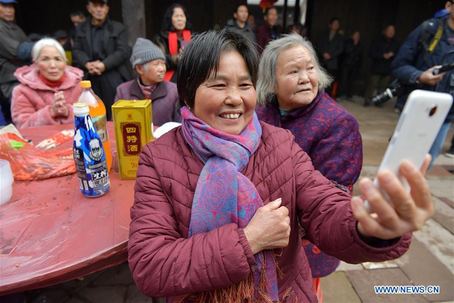 CHINA-JIANGXI-NANCHANG-AGED VILLAGERS-FEAST (CN)