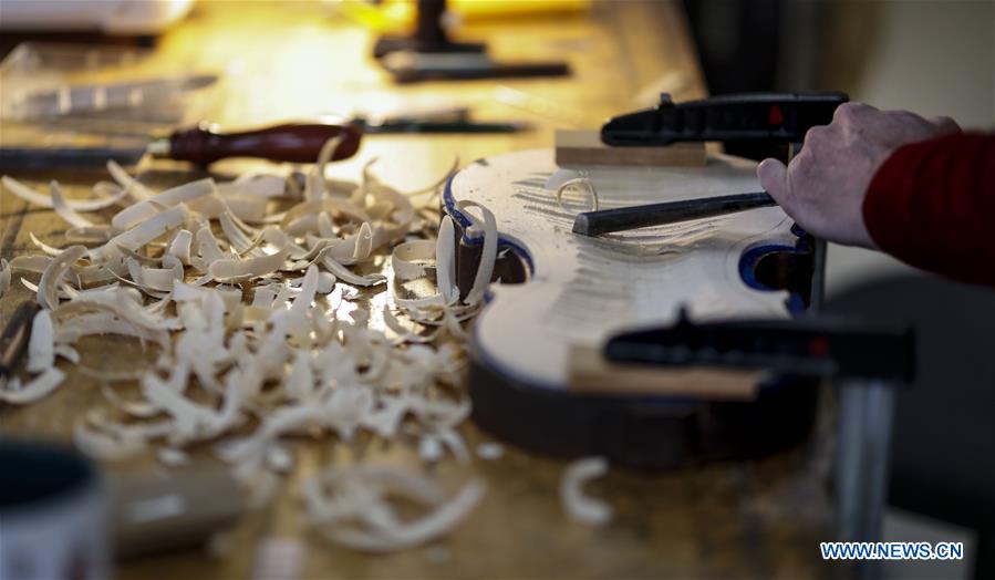 U.S.-SKOKIE-CHICAGO SCHOOL OF VIOLIN MAKING