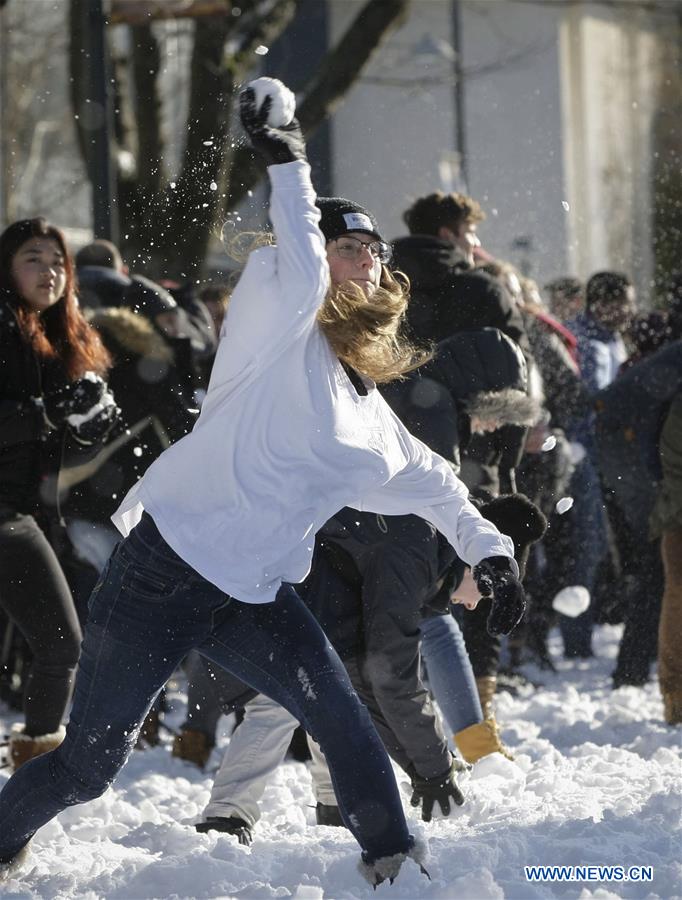 CANADA-VANCOUVER-SNOWBALL FIGHT