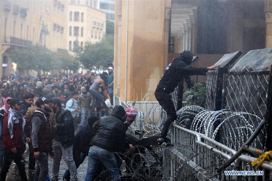 LEBANON-BEIRUT-PROTESTERS-RIOT POLICE-CLASHES