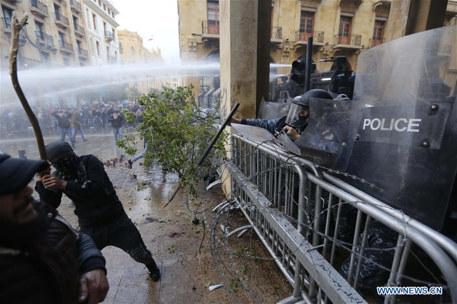 LEBANON-BEIRUT-PROTESTERS-RIOT POLICE-CLASHES