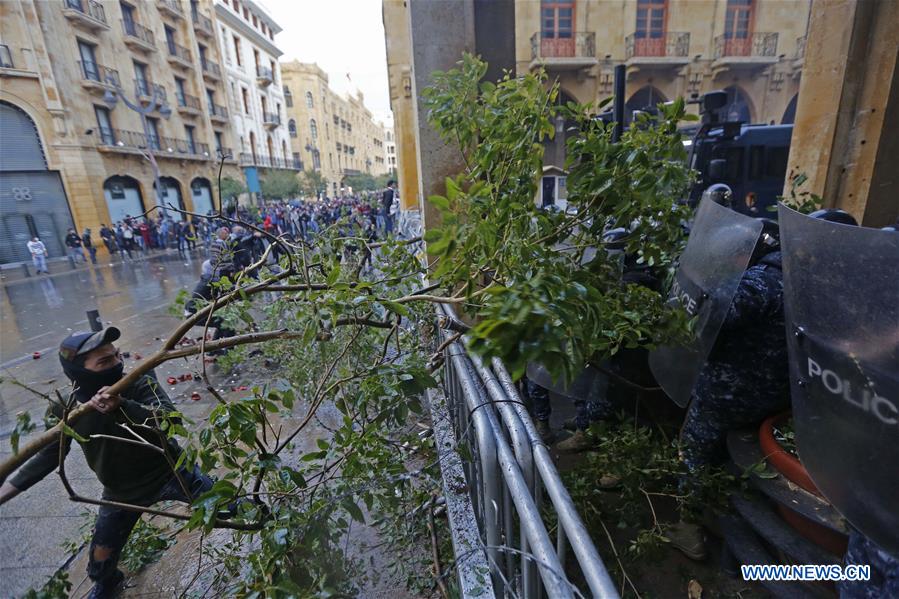 LEBANON-BEIRUT-PROTESTERS-RIOT POLICE-CLASHES