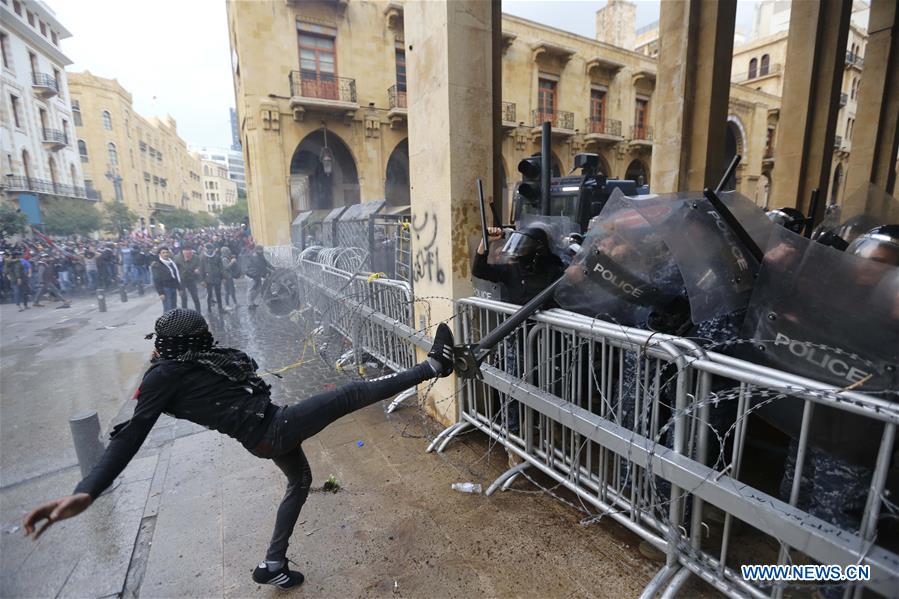 LEBANON-BEIRUT-PROTESTERS-RIOT POLICE-CLASHES