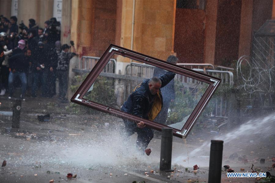 LEBANON-BEIRUT-PROTESTERS-RIOT POLICE-CLASHES