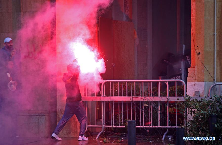 LEBANON-BEIRUT-PROTESTERS-RIOT POLICE-CLASHES