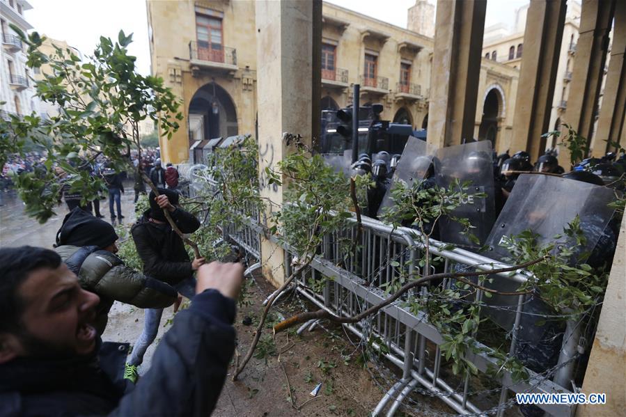 LEBANON-BEIRUT-PROTESTERS-RIOT POLICE-CLASHES