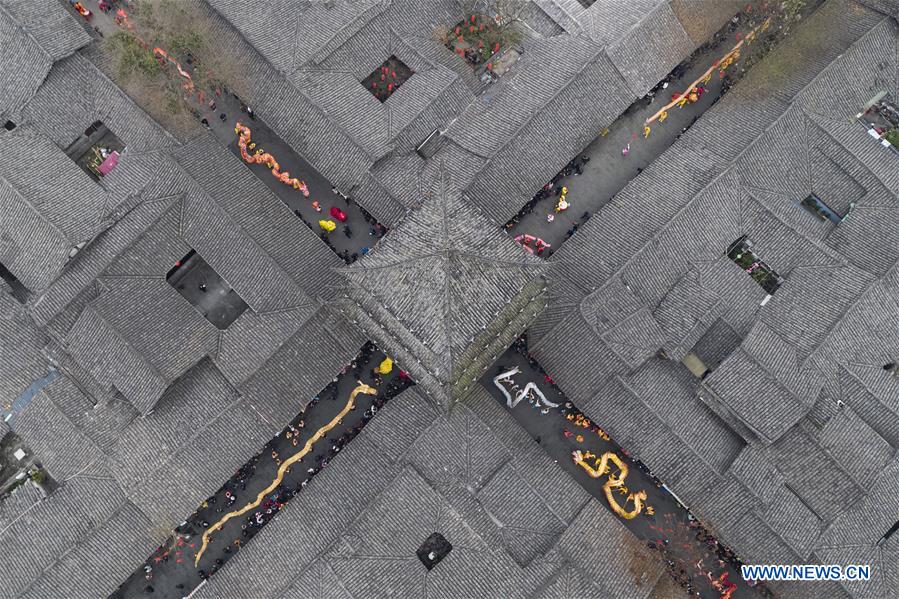 CHINA-SICHUAN-NANCHONG-DRAGON AND LION DANCE (CN)