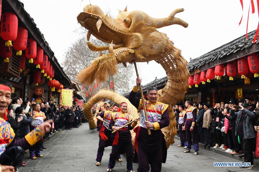 CHINA-SICHUAN-NANCHONG-DRAGON AND LION DANCE (CN)