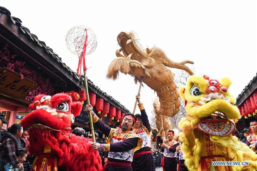 CHINA-SICHUAN-NANCHONG-DRAGON AND LION DANCE (CN)