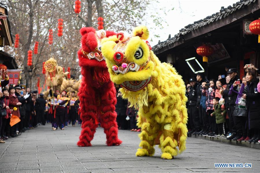 CHINA-SICHUAN-NANCHONG-DRAGON AND LION DANCE (CN)