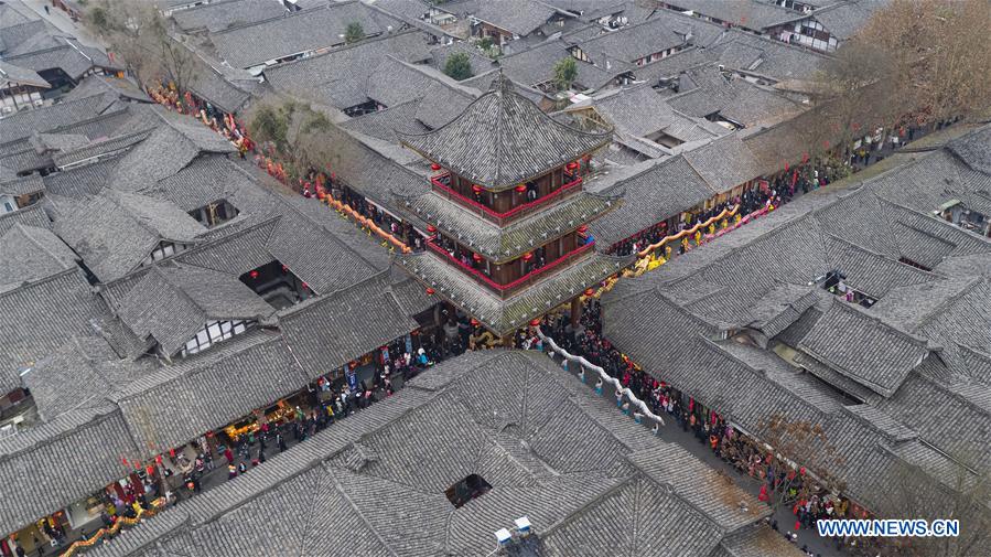 CHINA-SICHUAN-NANCHONG-DRAGON AND LION DANCE (CN)