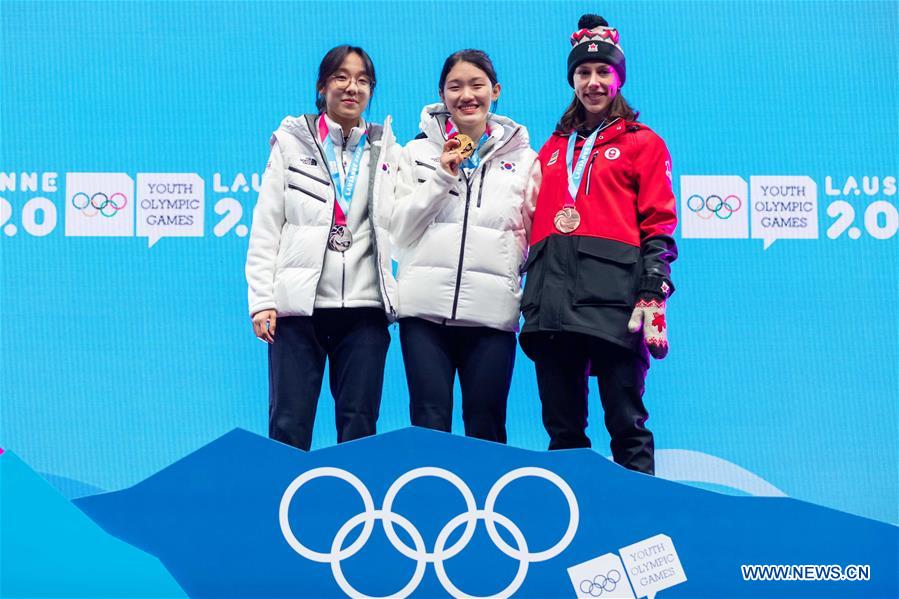 (SP)SWITZERLAND-LAUSANNE-WINTER YOG-MEDAL CEREMONY