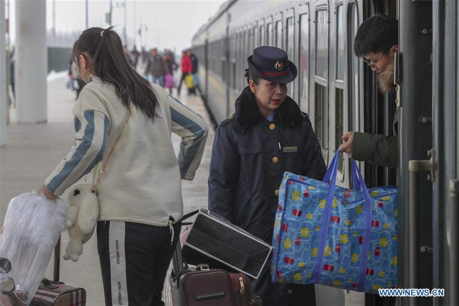 CHINA-XINJIANG-KARAMAY-TACHENG RAILWAY-SPRING FESTIVAL TRAVEL RUSH