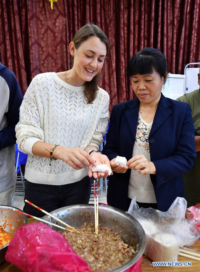 CHINA-HAINAN-HAIKOU-STUDENTS-SPRING FESTIVAL (CN)