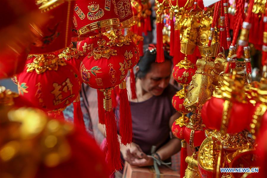 in-pics-chinese-lucky-charms-decorations-at-chinatown-in-manila-xinhua-english-news-cn