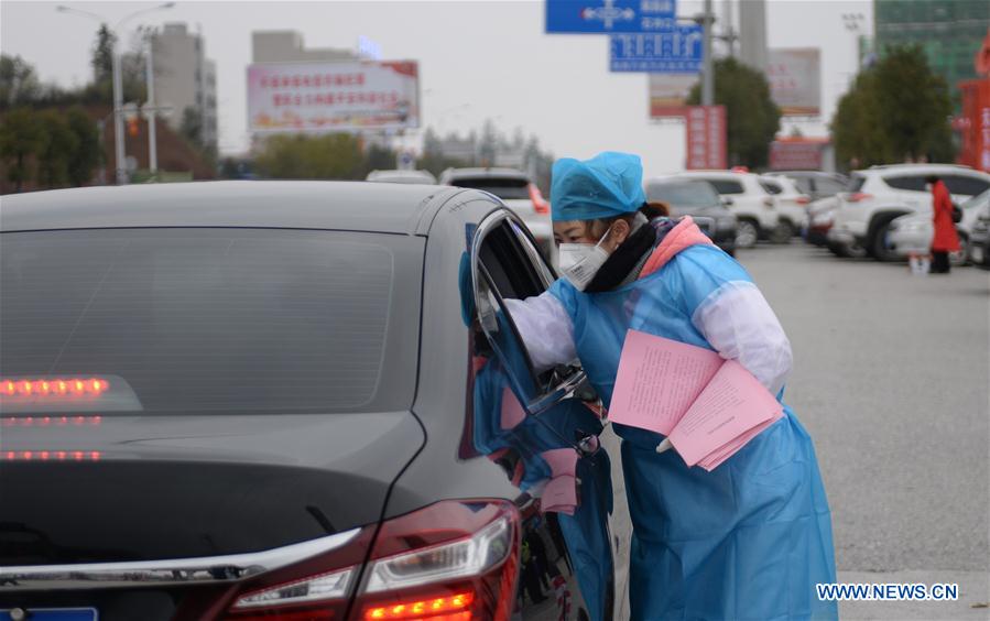 CHINA-HUNAN-XINHUA-EXPRESSWAY-TEMPERATURE CHECK (CN)