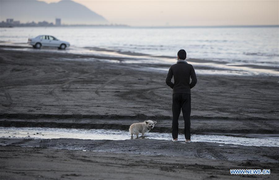 IRAN-TONEKABON-BEACH-DAILY LIFE