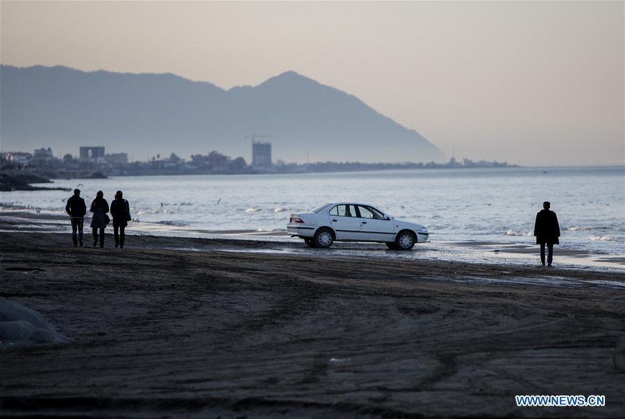 IRAN-TONEKABON-BEACH-DAILY LIFE