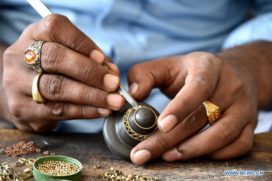 BANGLADESH-SAVAR-TRADITIONAL-JEWELRY MAKING