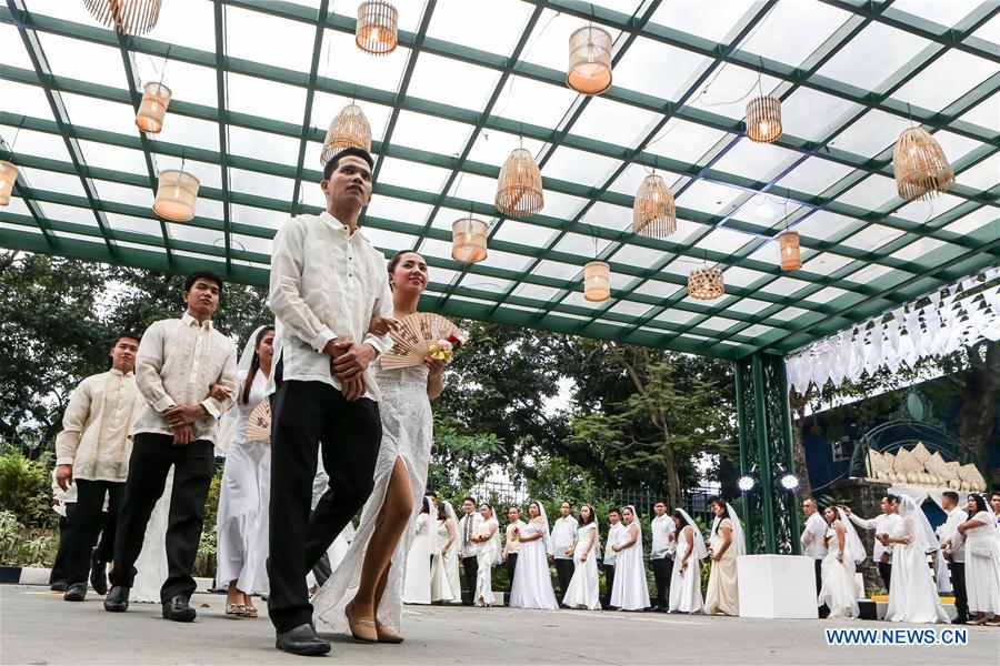 PHILIPPINES-MANILA-VALENTINE'S DAY-MASS WEDDING