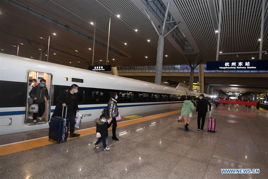 CHINA-HANGZHOU-CUSTOMIZED TRAIN-RETURNING MIGRANT WORKERS-BACK TO WORK (CN)