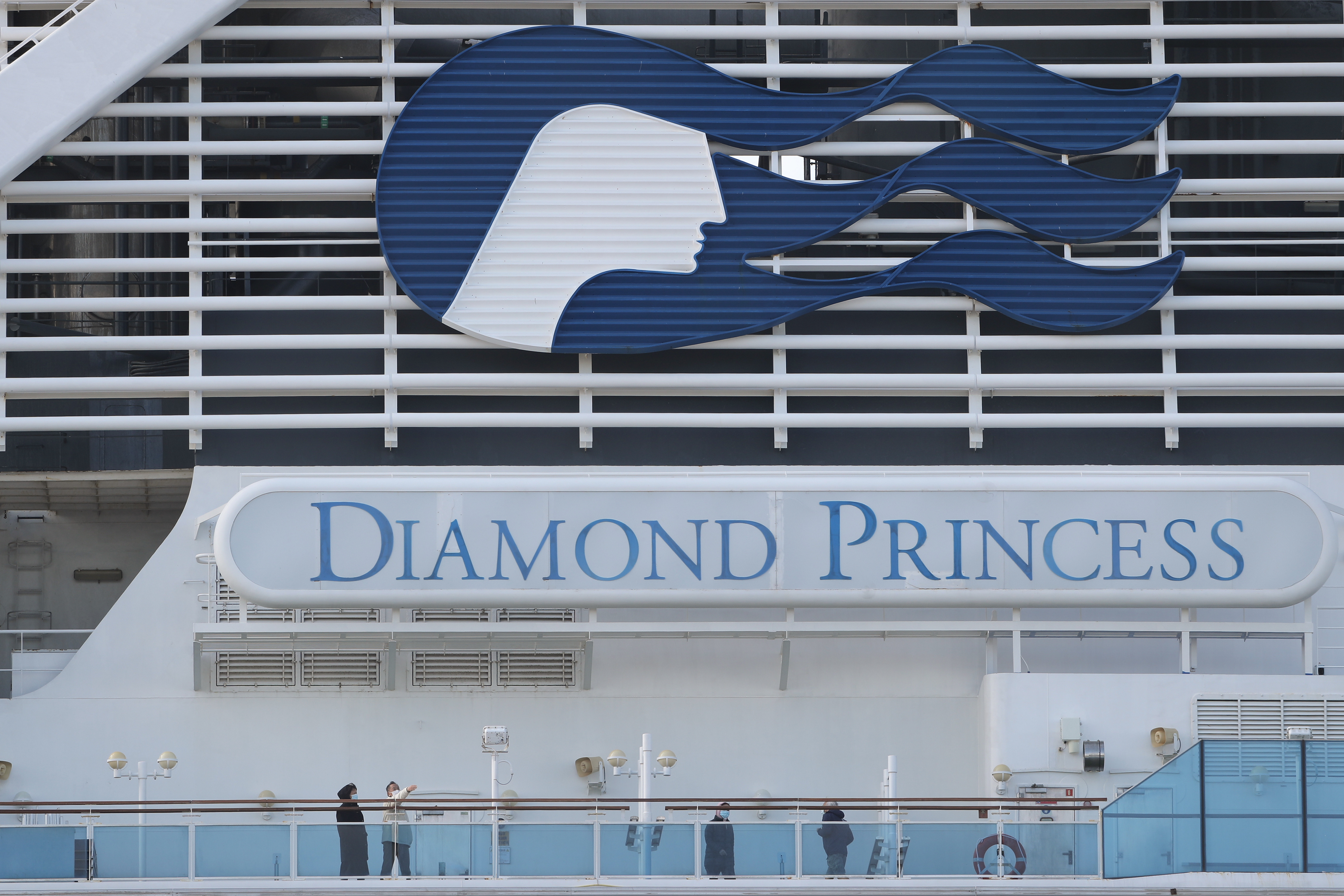 passengers start disembarking from virus-hit diamond princess in