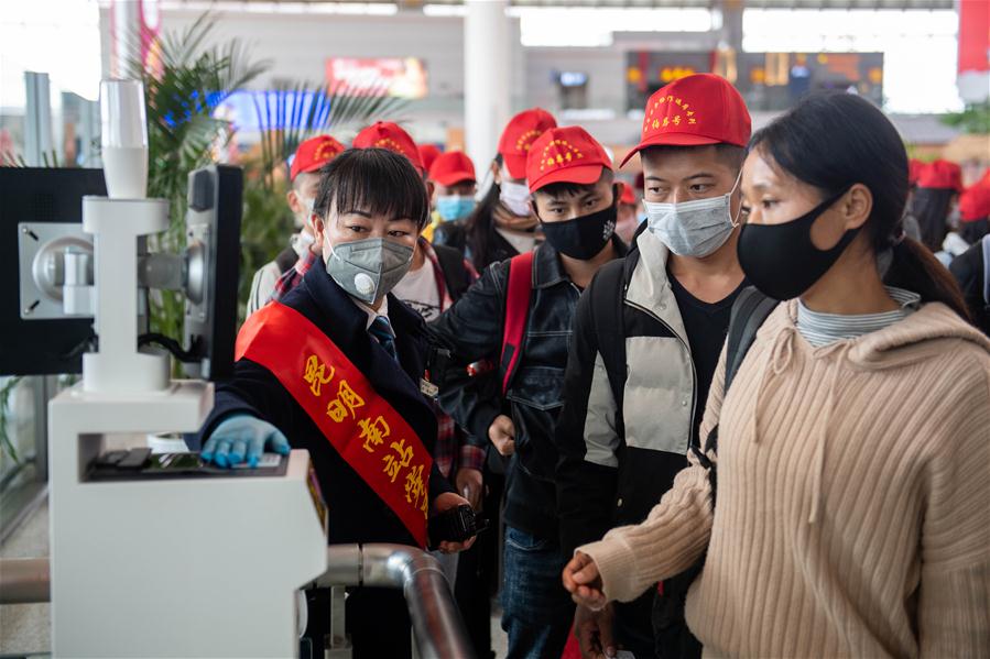 CHINA-YUNNAN-NOVEL CORONAVIRUS-CUSTOMIZED TRAIN-RETURN TO WORK (CN)