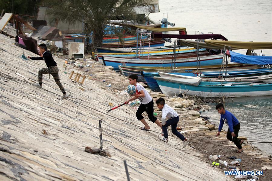 IRAQ-BAGHDAD-TIGRIS RIVER-DAILY LIFE