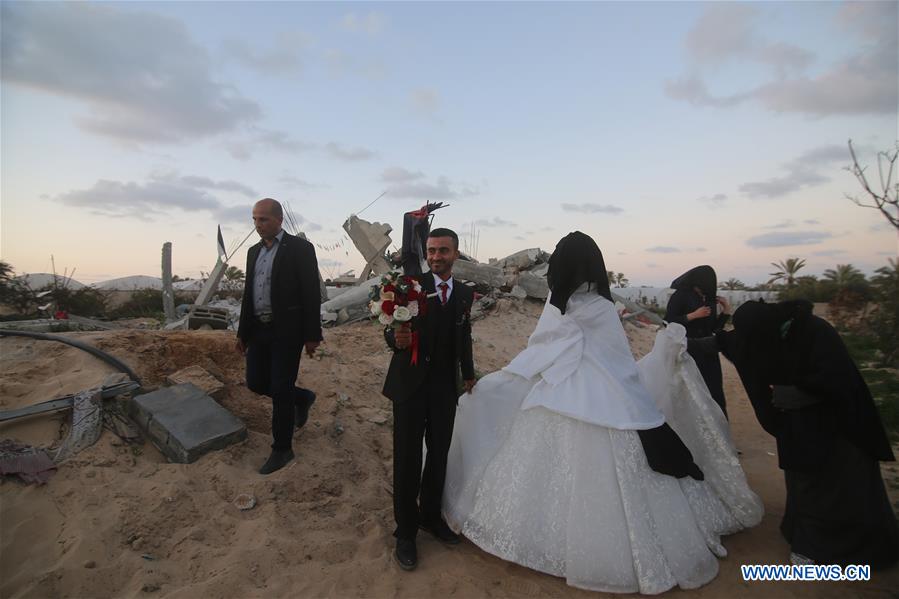 MIDEAST-GAZA-WEDDING-DESTROYED HOUSE