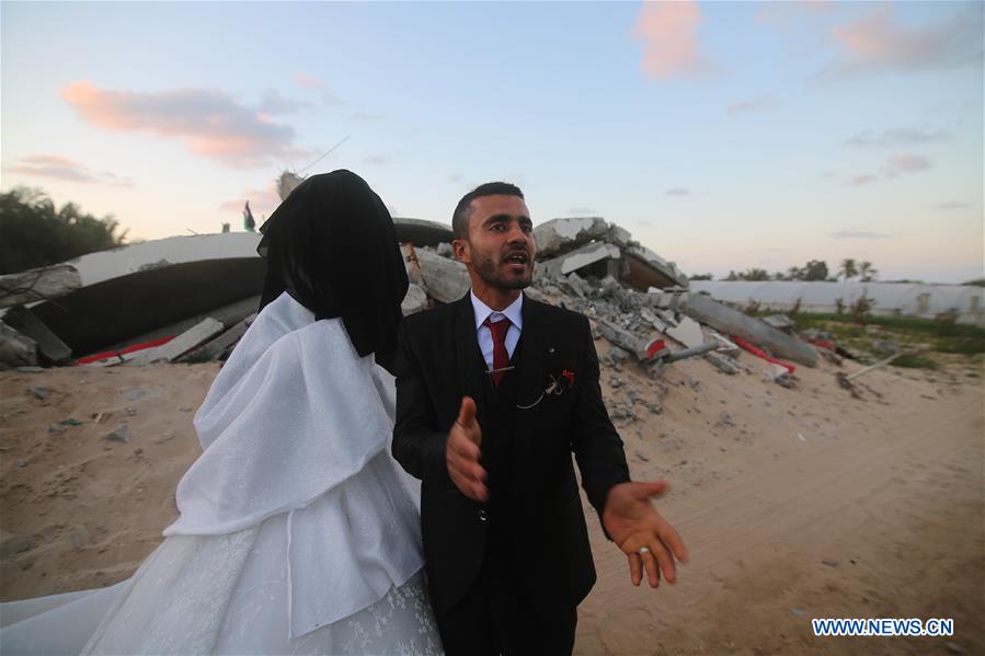MIDEAST-GAZA-WEDDING-DESTROYED HOUSE
