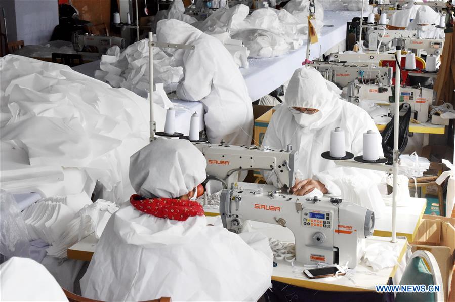 CHINA-QINGDAO-GARMENT FACTORY-PRODUCTION-CHANGE (CN)