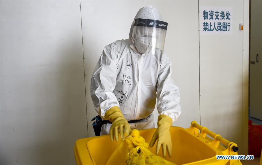 CHINA-HUBEI-XIAOGAN-SANITATION WORKERS IN HOSPITALS (CN)