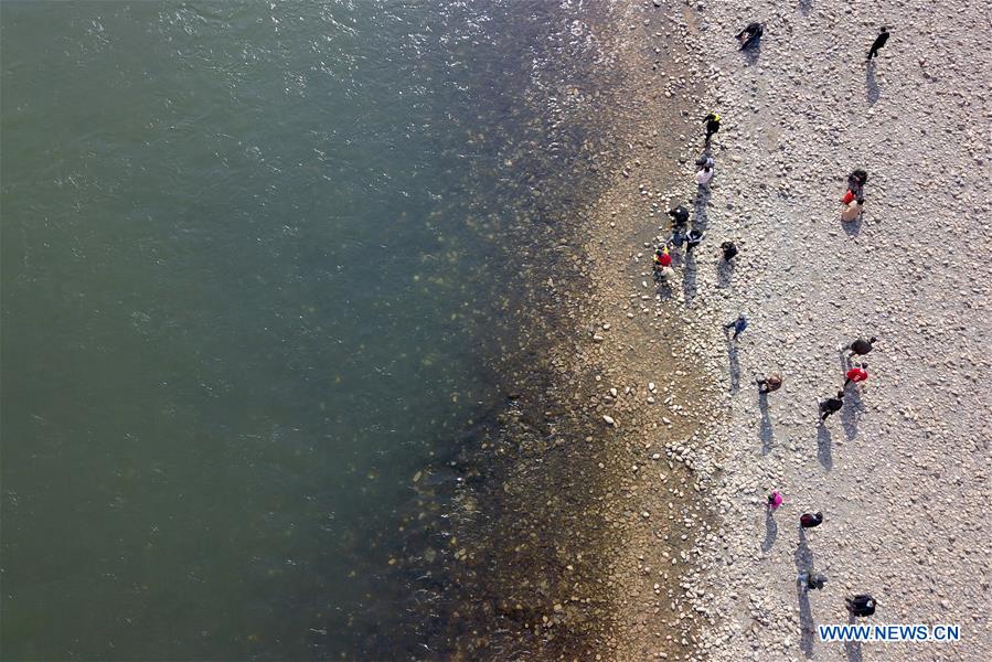 CHINA-GANSU-LANZHOU-YELLOW RIVER-WATER LEVEL-DROP (CN)