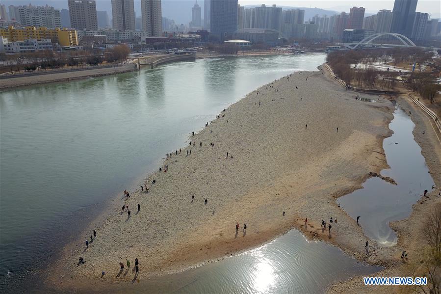 CHINA-GANSU-LANZHOU-YELLOW RIVER-WATER LEVEL-DROP (CN)