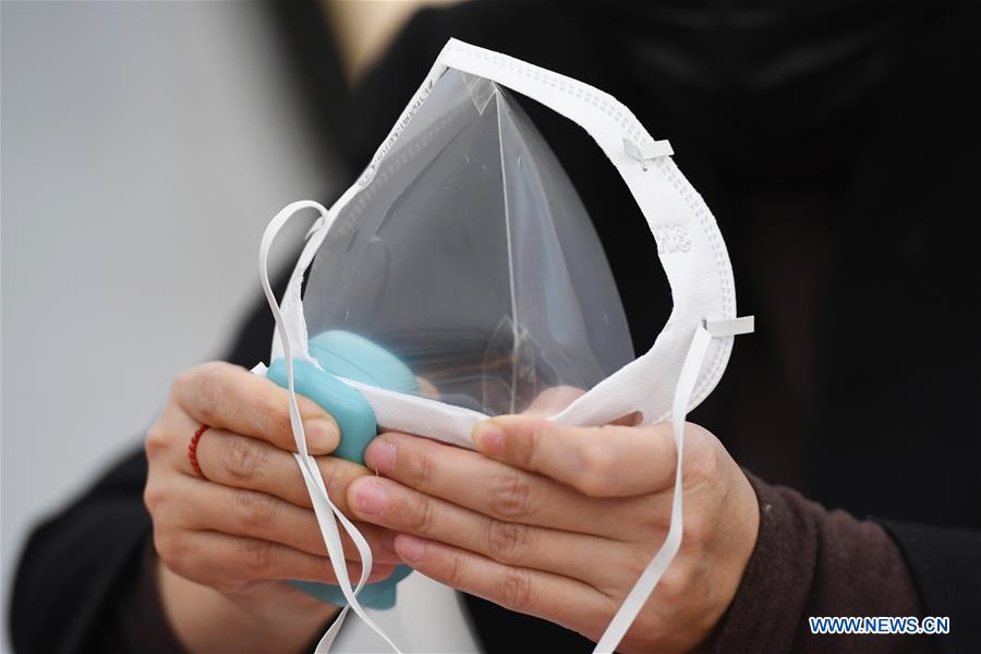 CHINA-BEIJING-SIGN LANGUAGE INTERPRETER-TRANSPARENT FACE MASK (CN)